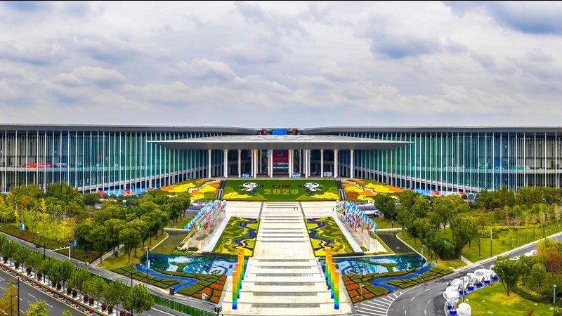 目前市场上常见的展台搭建服务套餐主要有以下几种类型：